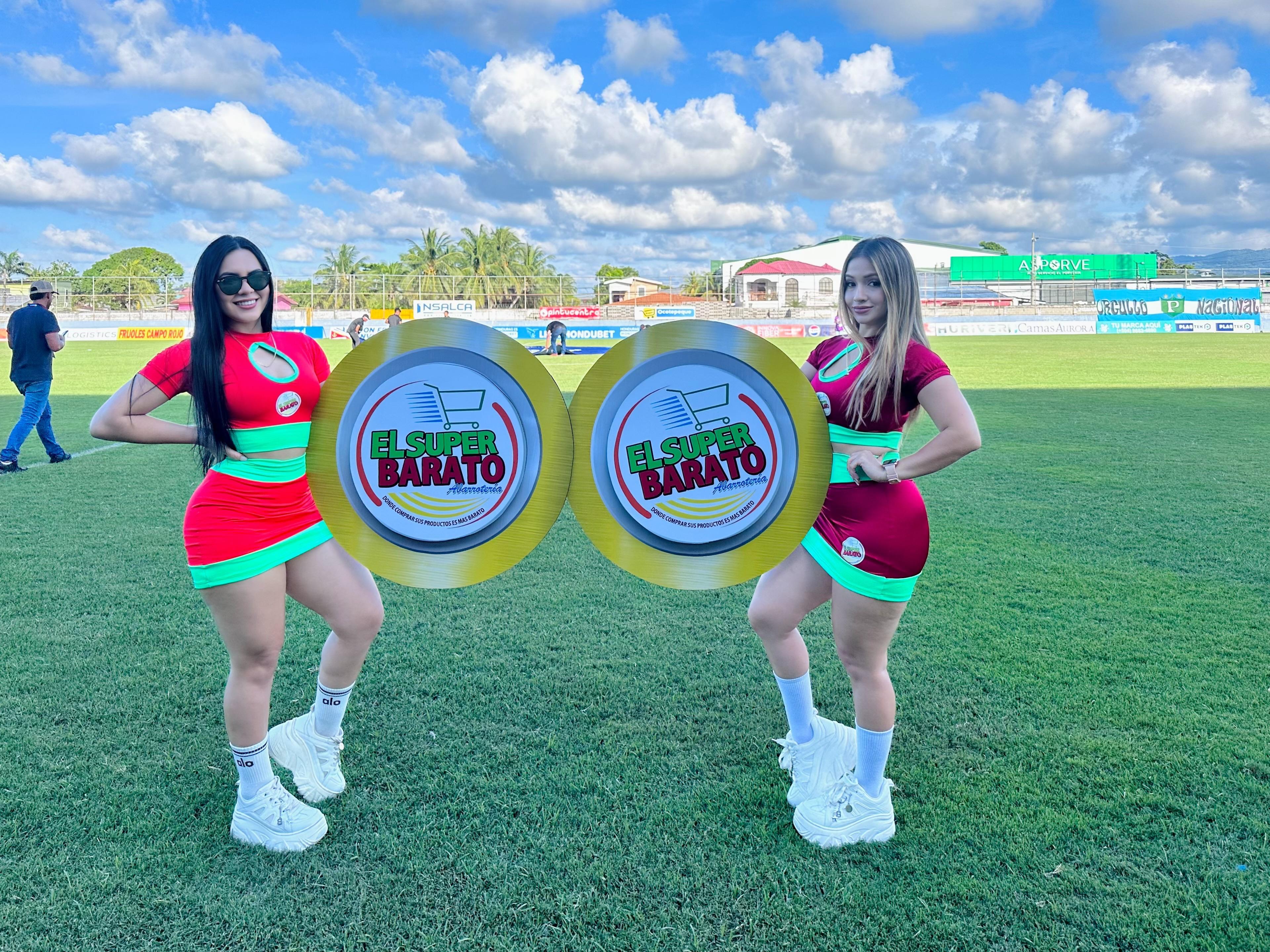 Edecanes promocionando superbarato