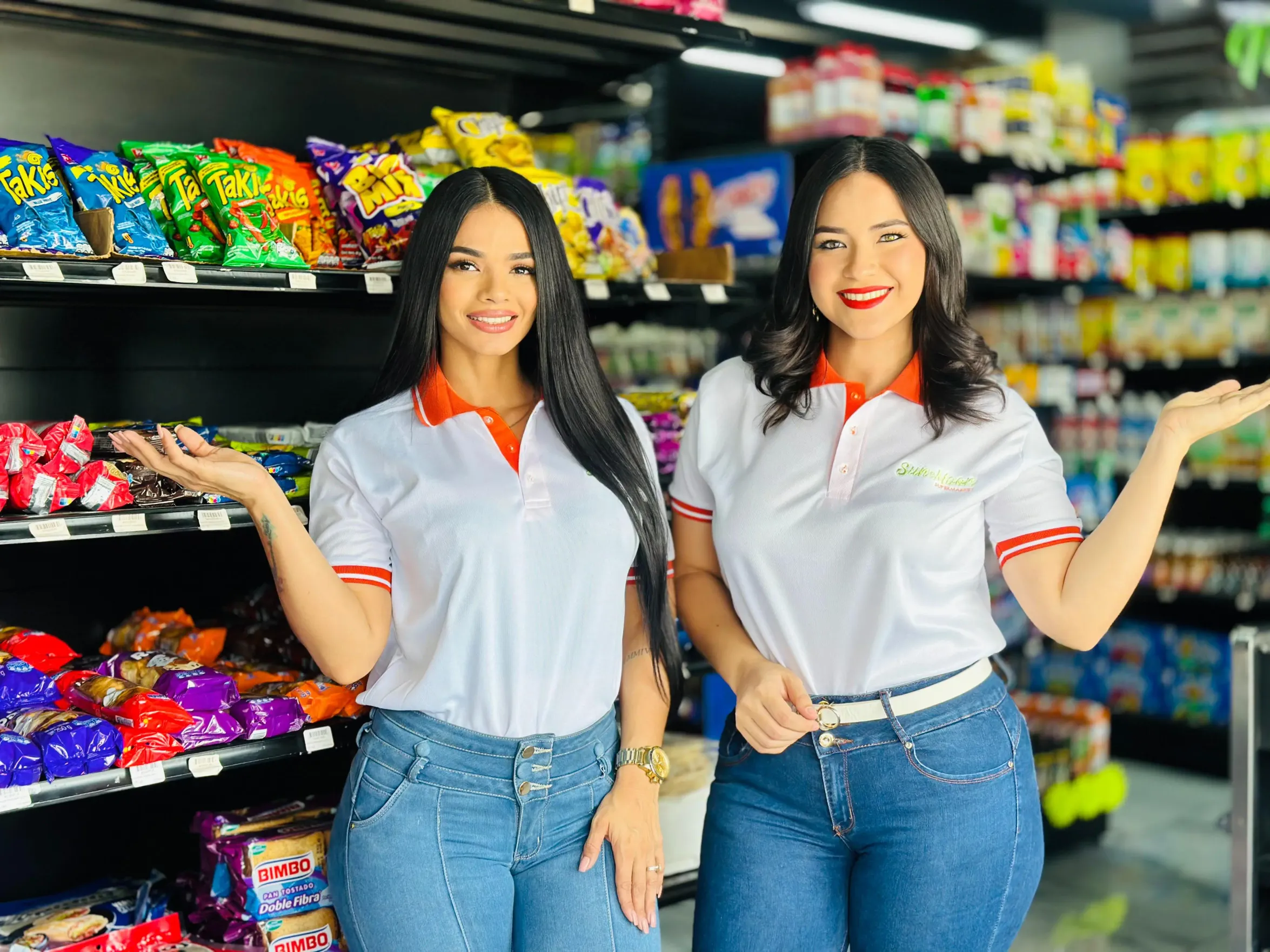 Edecanes profesionales en Honduras promocionando marcas